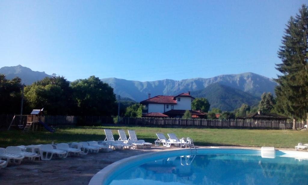 Wake up to mountain views